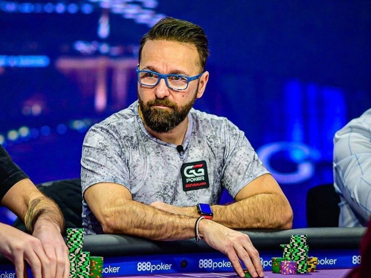 Poker pros report large sums of cash getting seized by customs at US airports