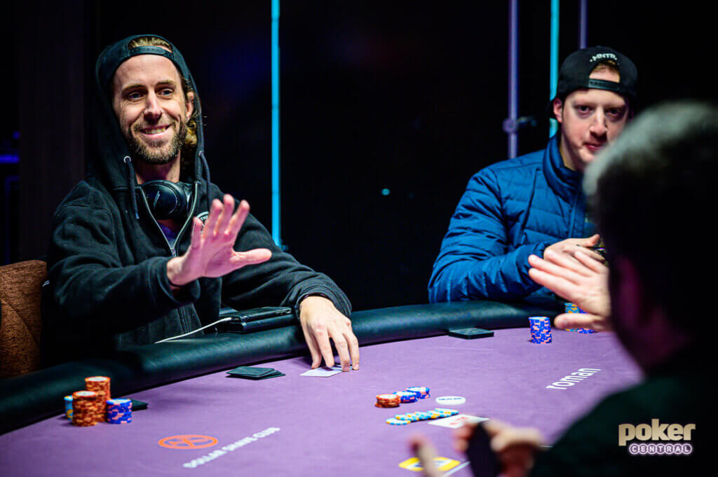 Daniel Negreanu offers Tim Reilly $10,000 to prove he is vaccinated against COVID-19