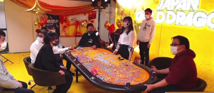 Japanese player goes on Monkey Tilt, knocks over poker table